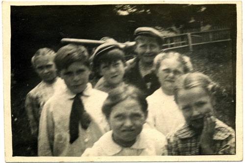 Joe Boyle, Con Boyle, V. Braffitt (Victoria Braffett), J. Braffitt (Josephine Braffett), Mary Bradnick, Edna Van Rompye (Rompaye), Joe McDuff, about 1910. chs-005807
